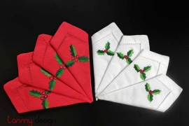 Set of 4 Christmas cocktail napkins with hand-embroidery
